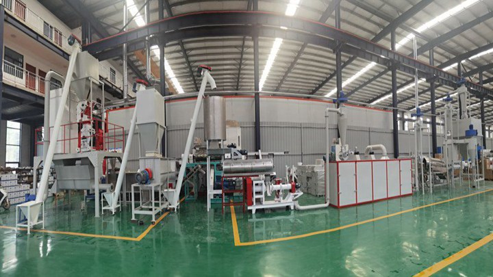 Brand new twin screw extruder machine Factory budget in Kuwait